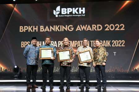 BPKH Berikan 2 Penghargaan Kepada BRK Syariah Sebagai Bank Penerima Setoran Haji Terbaik 2022